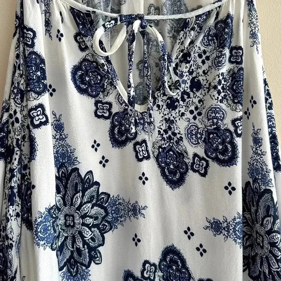 Forever 21 Contemporary Blue Floral Cold Shoulder Bell Sleeve Dress, Size XS - Picture 8 of 16